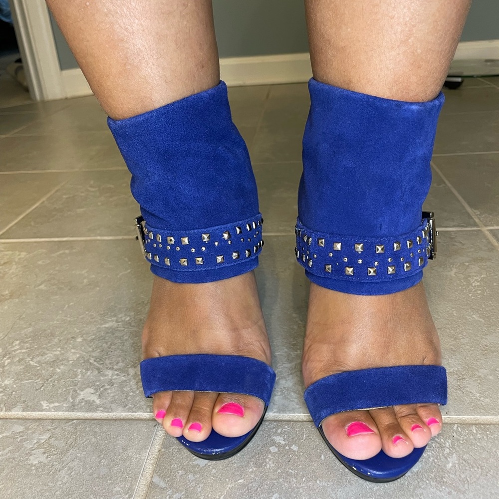 Good condition, comfortable ankle protection heel